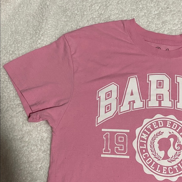 Barbie women’s size Medium Pink Short Sleeve Tee 1959 limited edition collection - Picture 3 of 15